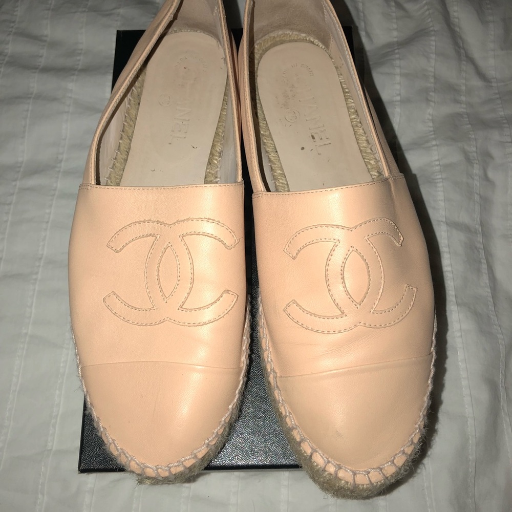 CHANEL BEIGE ESPADRILLES SIZE 40 ***